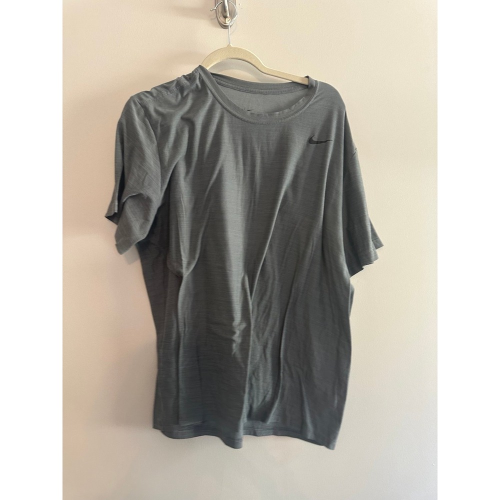 Men's Nike‎ shirt size: XL